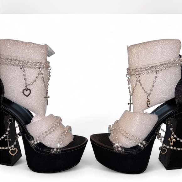 NWOB Sugar Thrillz Sz 9 Black Platform Heels with White Pearl Chains and Charms - Picture 7 of 8